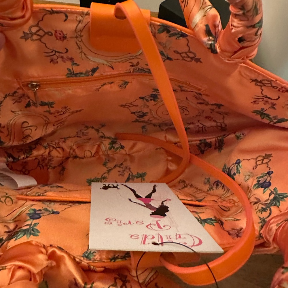Gilda Paris Tote - Picture 7 of 7